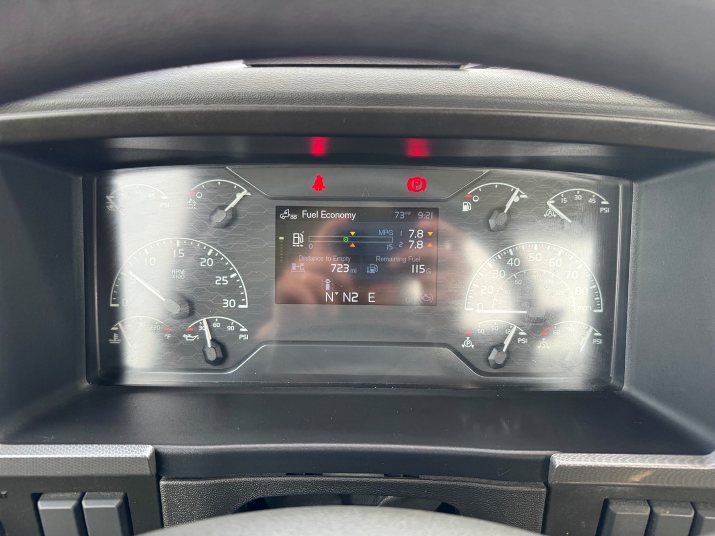 2020 VOLVO VNR300 - USED TRUCKS DAY CAB - image 15